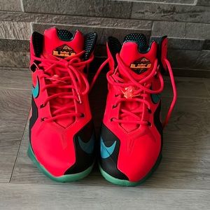 Nike LeBron 11 Elite
Hero